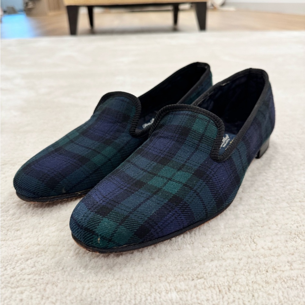Elegant Plaid Loafers in Black and Green